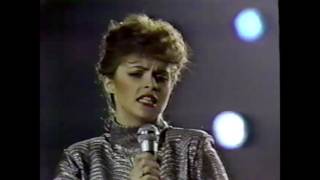 Sheena Easton  For Your Eyes Only Solid Gold 81 [upl. by Aveline545]